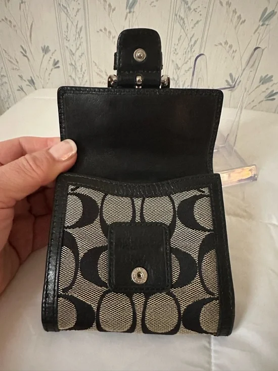 Coach Black and Cream Signature Buckle Wallet - Picture 8 of 16